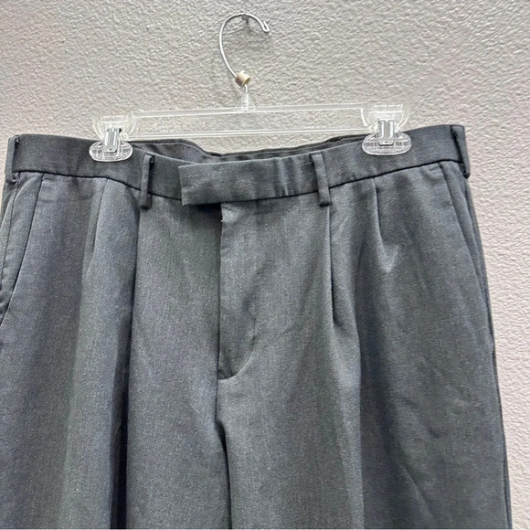 Dockers Mens Size 36x34 Black Chino Pants Dupont Stain Defender Pleated Front - Picture 3 of 7